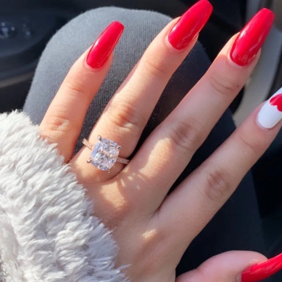 CAROLINE MOISSANITE RING