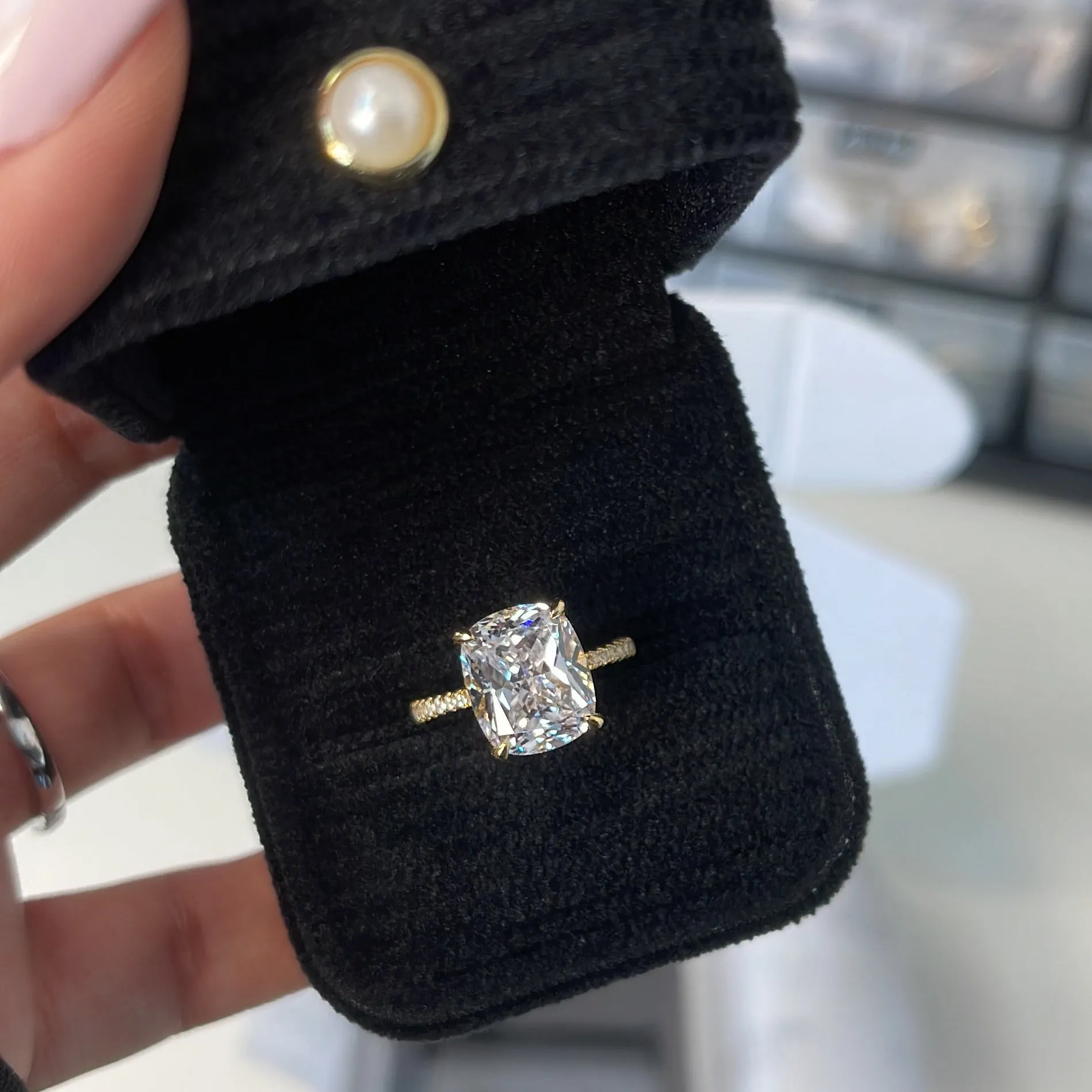 CAROLINE MOISSANITE RING