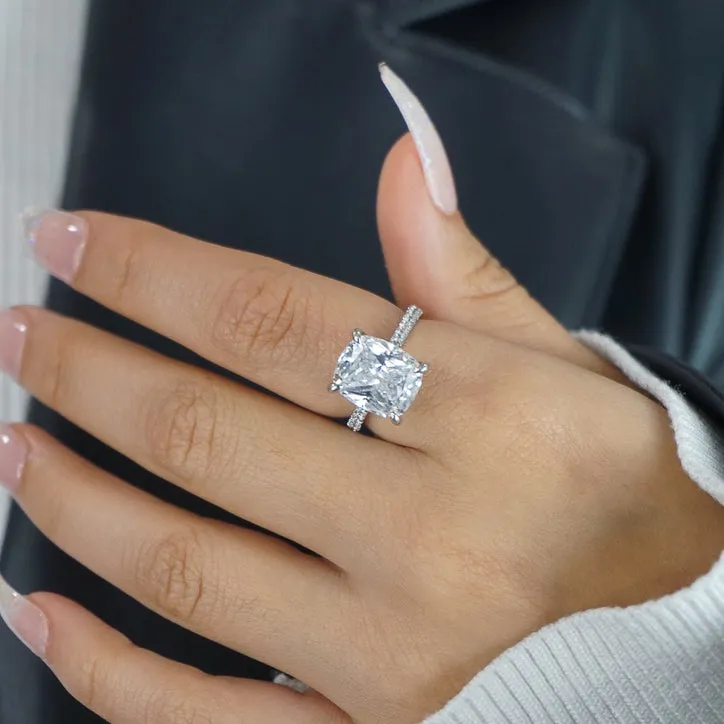 CAROLINE MOISSANITE RING