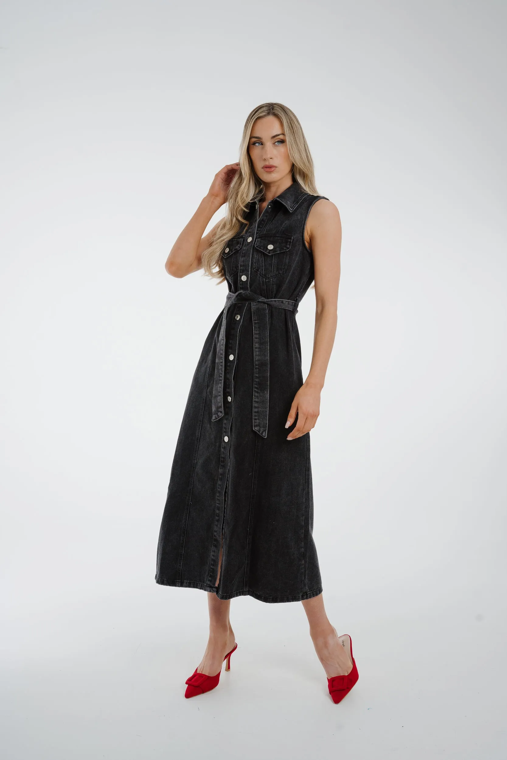 Cora Sleeveless Denim Dress In Black Wash